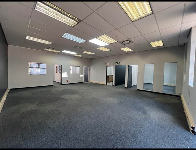 155M² OFFICE TO LET IN HIGHVELD