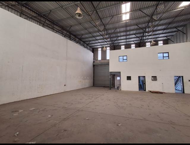 350M² WAREHOUSE TO LET IN WYCHWOOD