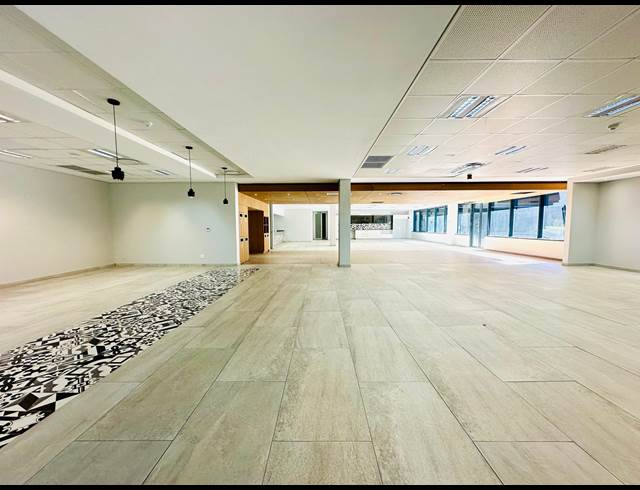 2,948M² OFFICE TO LET IN BRYANSTON