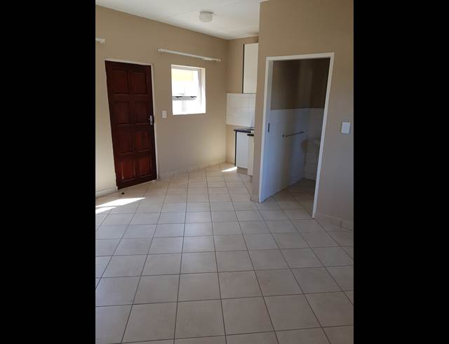 2 bed property to rent in RHODESFIELD