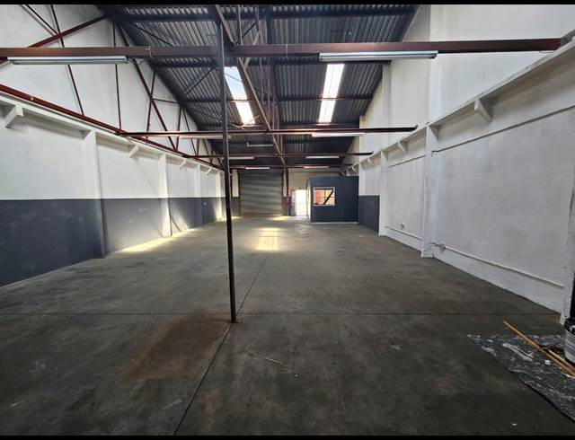 224M² WAREHOUSE TO LET IN STEELEDALE