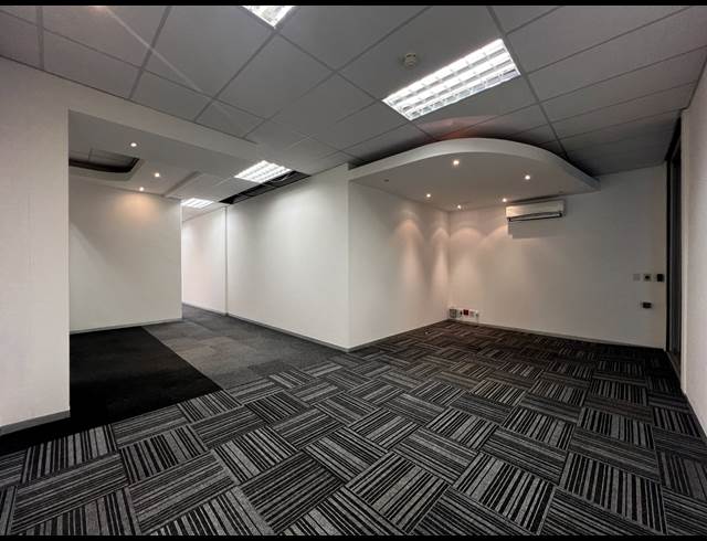 196M² OFFICE TO LET IN WOODSTOCK