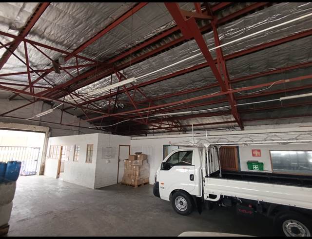 1,061M² WAREHOUSE TO LET IN PINETOWN CENTRAL