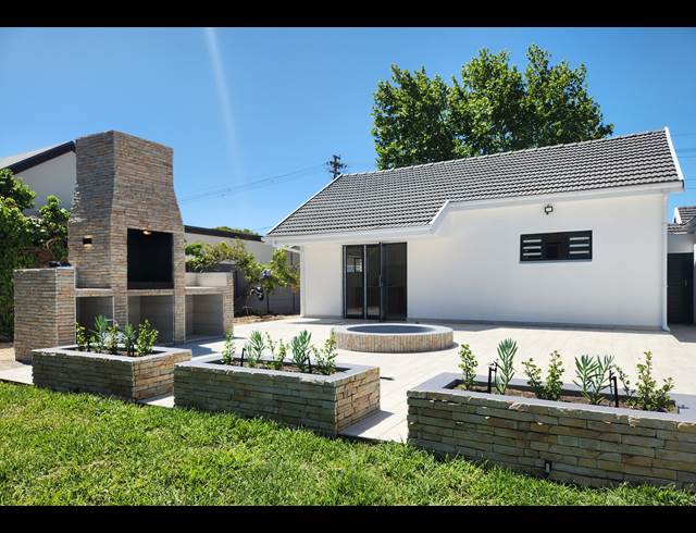 4 bed property to rent in BERGVLIET