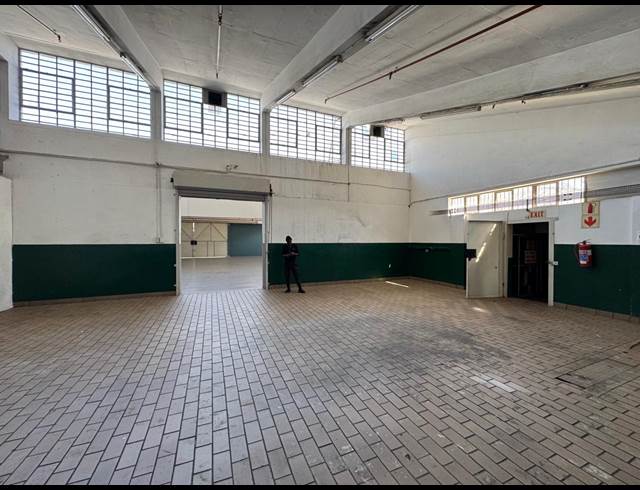 3,650M² WAREHOUSE TO LET IN LONGDALE