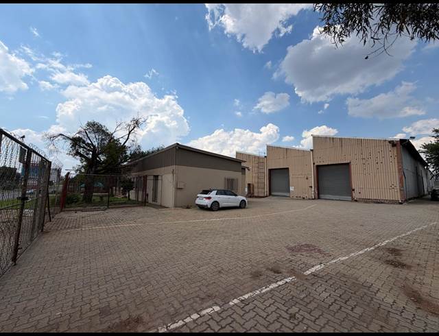 1,100M² WAREHOUSE TO LET IN CLAYVILLE