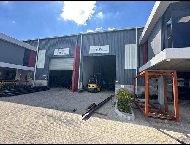684M² WAREHOUSE TO LET IN STIKLAND INDUSTRIAL