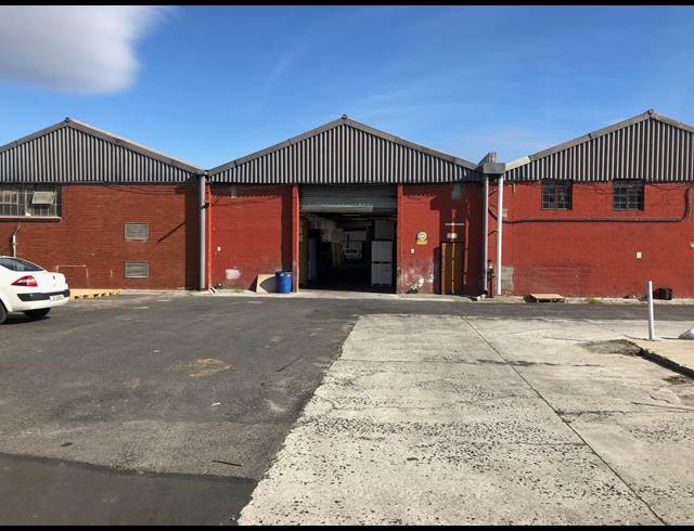 1,029M² FACTORY TO LET IN EPPING INDUSTRIAL