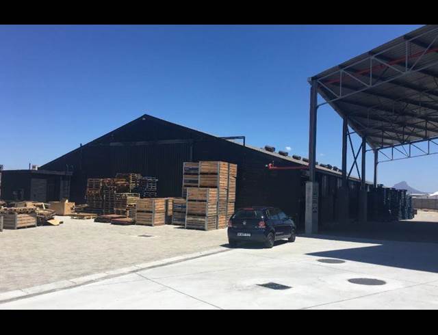 1,822M² WAREHOUSE RENTED IN EPPING INDUSTRIAL