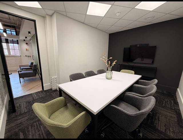 270M² OFFICE TO LET IN GARDENS