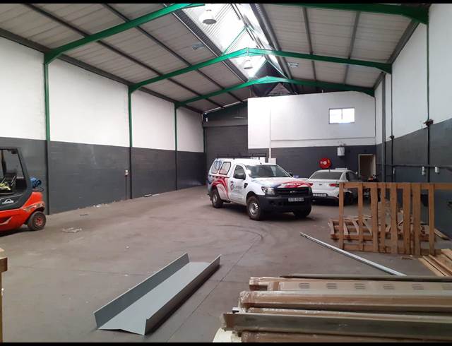 375M² WAREHOUSE TO LET IN RACING PARK