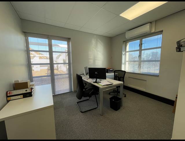425M² OFFICE TO LET IN BRYANSTON