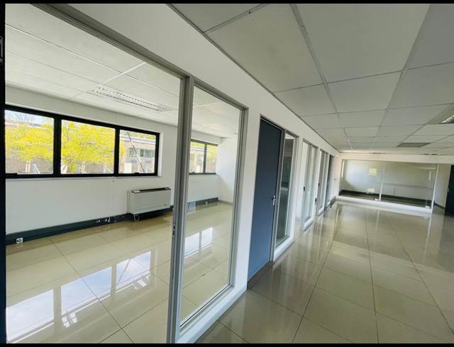 303M² OFFICE TO LET IN RANDJESPARK