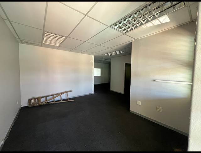 124.60M² OFFICE TO LET IN HIGHVELD
