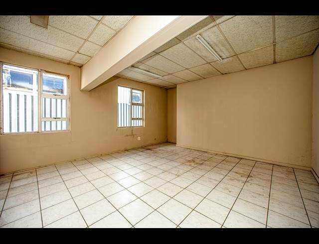 1,500M² WAREHOUSE TO LET IN WYNBERG