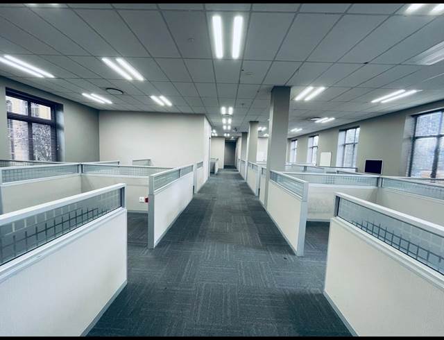 508M² OFFICE TO LET IN MAGALIESSIG