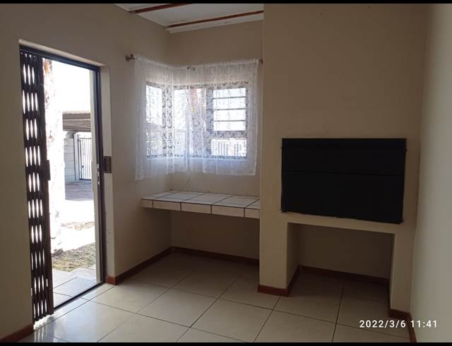 2 bed property to rent in SOMERSET PARK