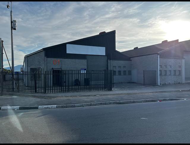 480M² WAREHOUSE TO LET IN PAROW INDUSTRIAL