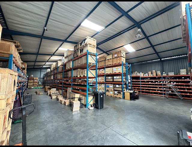 550M² WAREHOUSE TO LET IN MEADOWDALE