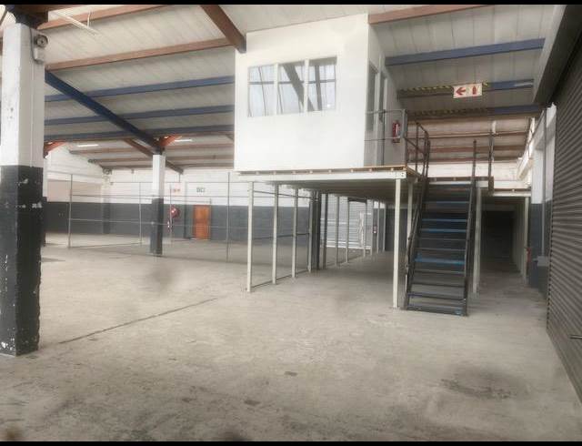 1,614M² WAREHOUSE TO LET IN LANSDOWNE
