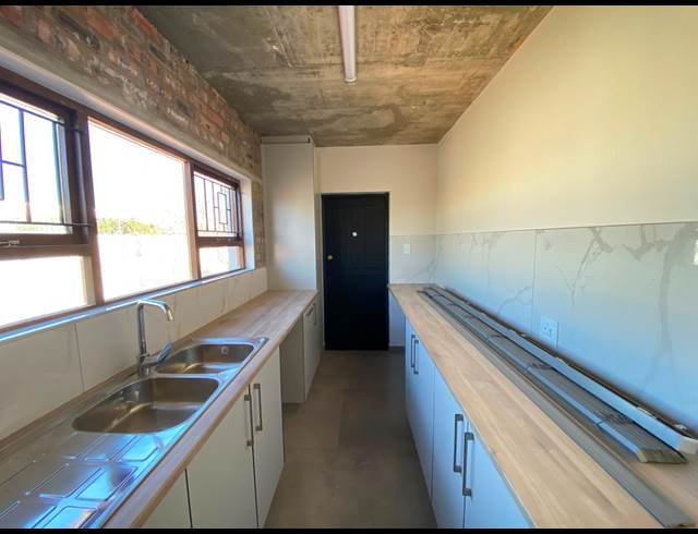 4 BEDROOM HOUSE TO LET IN GEORGE SOUTH
