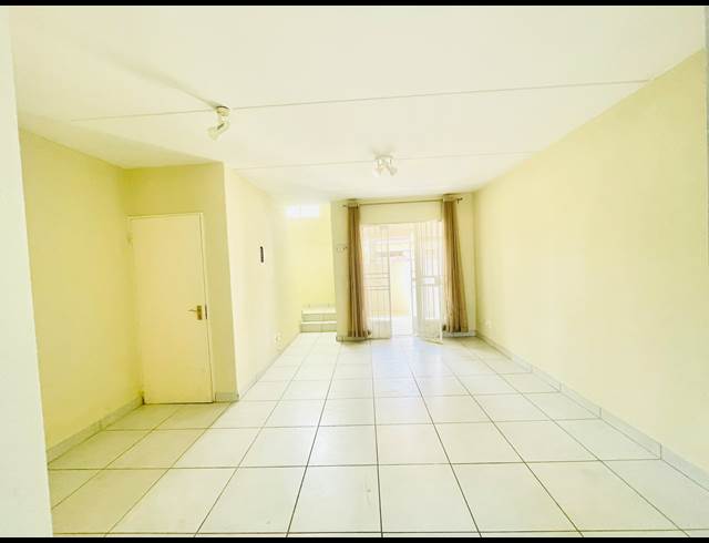 2 BEDROOM TOWNHOUSE RENTED IN SUNNINGHILL