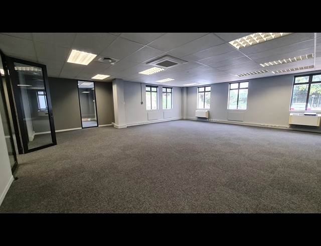 175M² OFFICE TO LET IN WESTLAKE