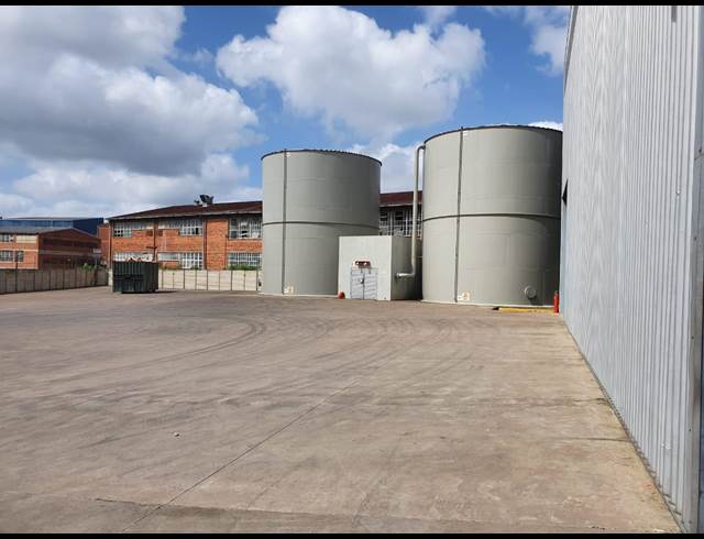 12,000M² WAREHOUSE TO LET IN NEW GERMANY