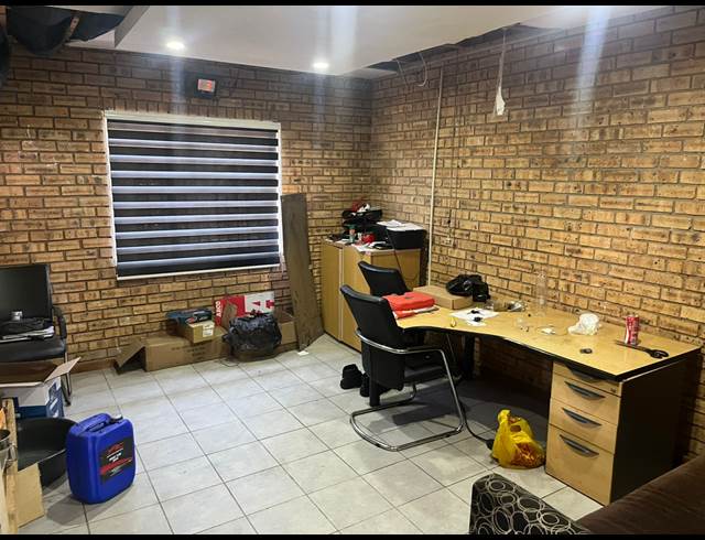 750M² WAREHOUSE TO LET IN AMALGAM