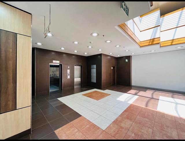 1,115M² OFFICE TO LET IN HALFWAY HOUSE