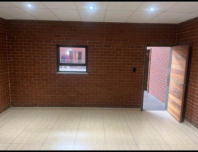 25M² OFFICE TO LET IN ORMONDE