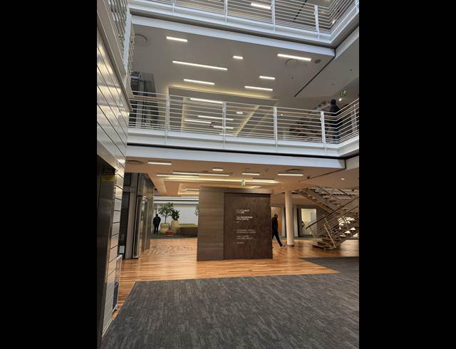 250M² BUILDING TO LET IN FORESHORE