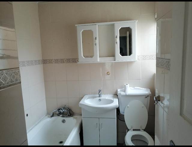 2 bed property to rent in RIDGEWAY