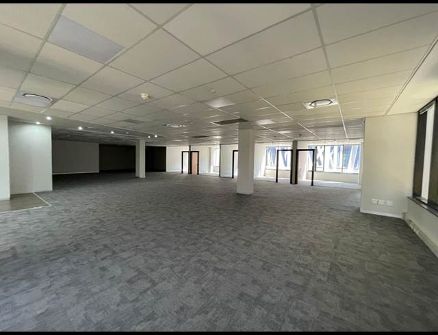 412M² OFFICE TO LET IN BRYANSTON