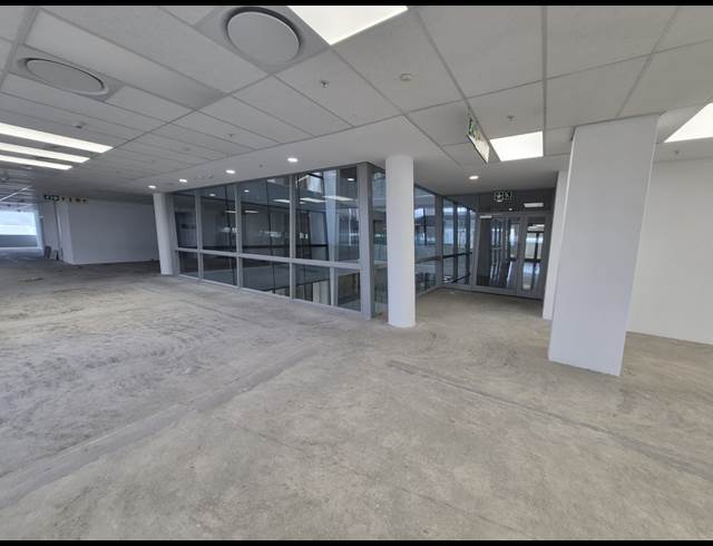 1,752M² OFFICE TO LET IN SANDHURST