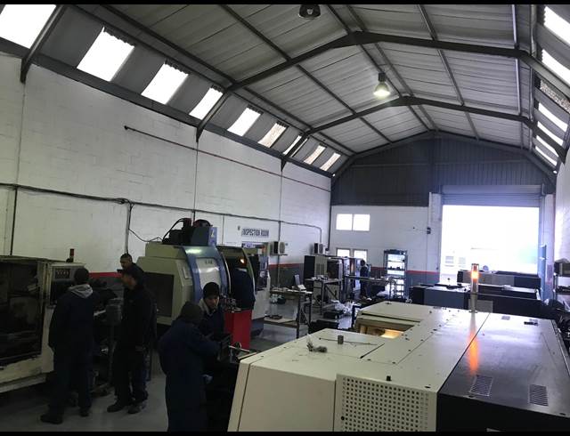 495M² WAREHOUSE RENTED IN STIKLAND INDUSTRIAL
