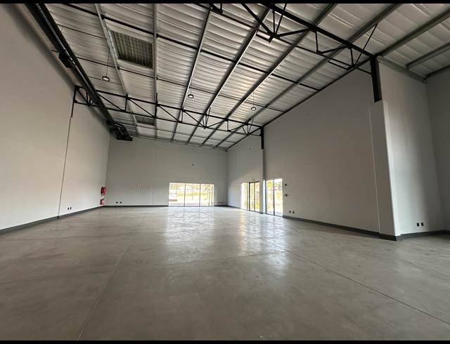 553M² WAREHOUSE TO LET IN ROOIHUISKRAAL NORTH