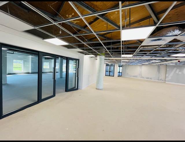 565M² OFFICE TO LET IN VORNA VALLEY