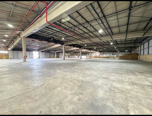 7,694M² WAREHOUSE TO LET IN MOBENI