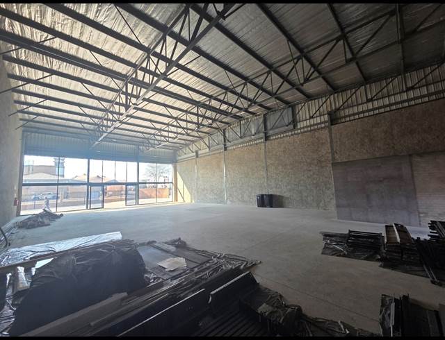 385M² WAREHOUSE TO LET IN MONTANA
