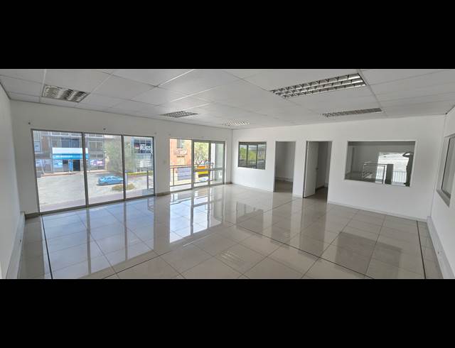 624M² SHOWROOM TO LET IN NORTH RIDING