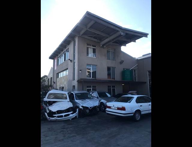 900M² WAREHOUSE TO LET IN NORTHGATE ISLAND