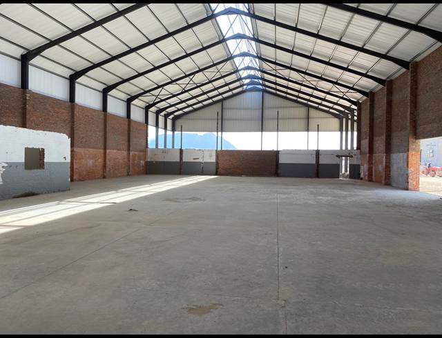 1,387M² BUILDING TO LET IN EPPING INDUSTRIAL