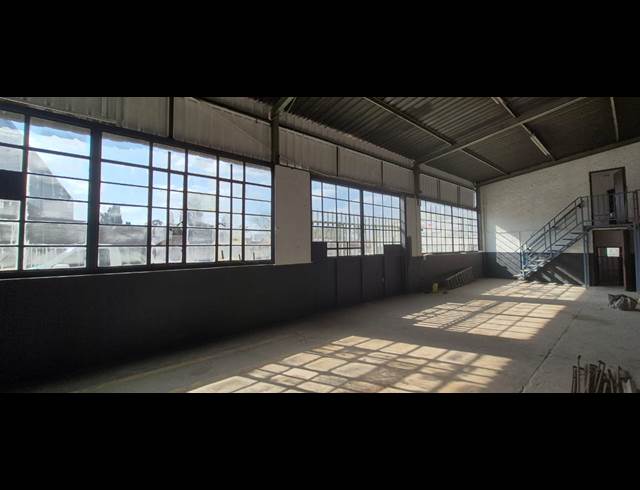 450M² WAREHOUSE TO LET IN ANDERBOLT