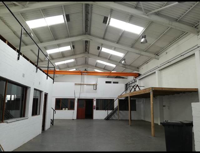 400M² WAREHOUSE TO LET IN SALT RIVER