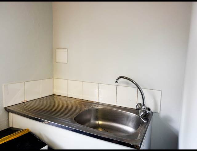 60M² RETAIL TO LET IN CORLETT GARDENS