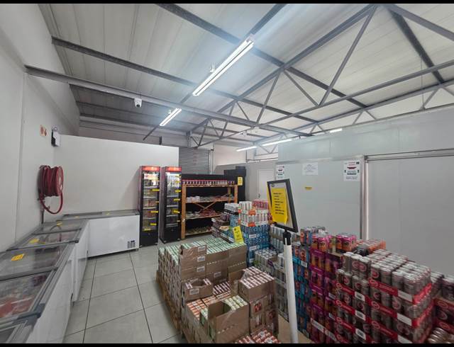 200M² WAREHOUSE TO LET IN GANTS PLAZA