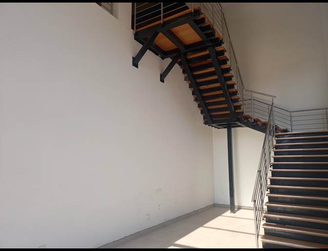 2,270M² WAREHOUSE TO LET IN POMONA