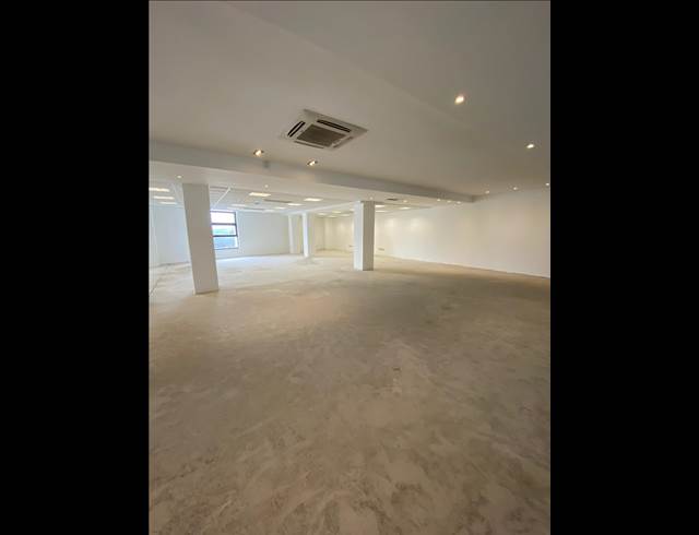 512M² OFFICE TO LET IN WOODSTOCK