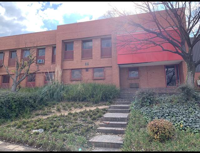 1,193M² WAREHOUSE TO LET IN EASTGATE
